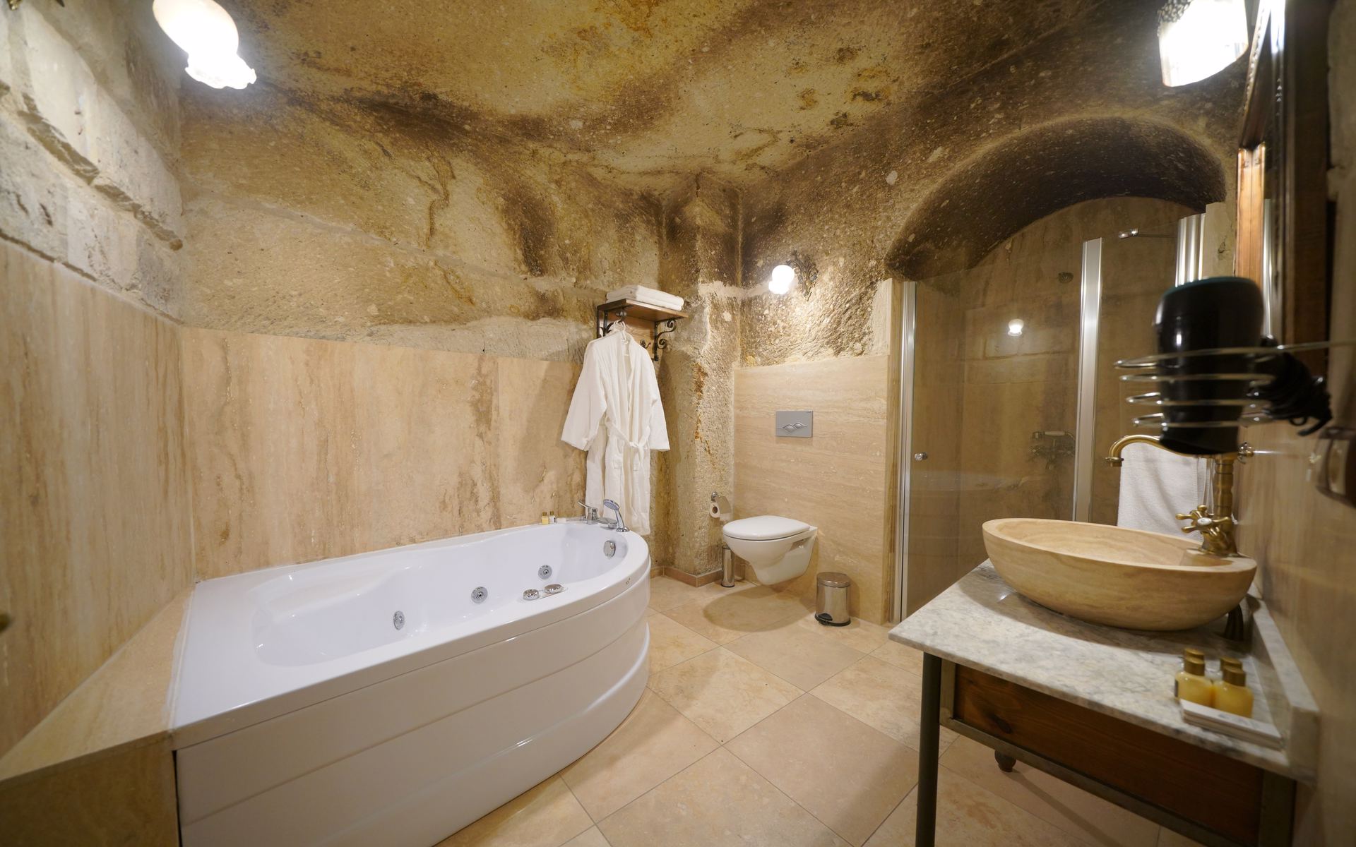 Superior Cave Suite